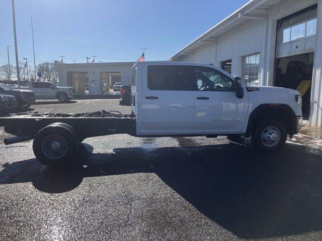 2026 GMC Sierra 3500 HD Chassis Cab Pro