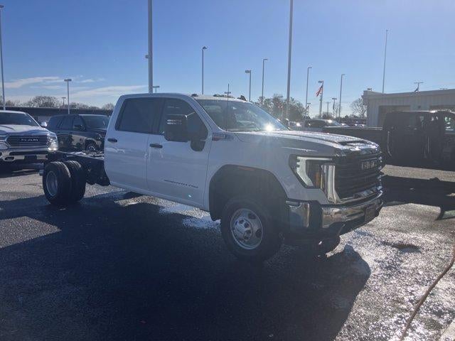 2026 GMC Sierra 3500 HD Chassis Cab Pro