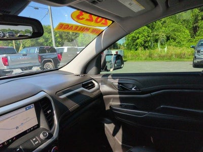 2023 GMC Acadia SLT