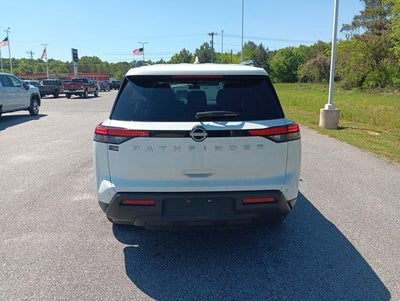 2025 Nissan Pathfinder SV