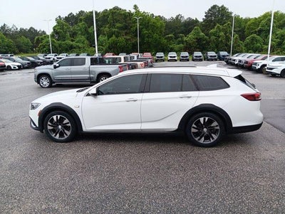 2019 Buick Regal TourX Essence
